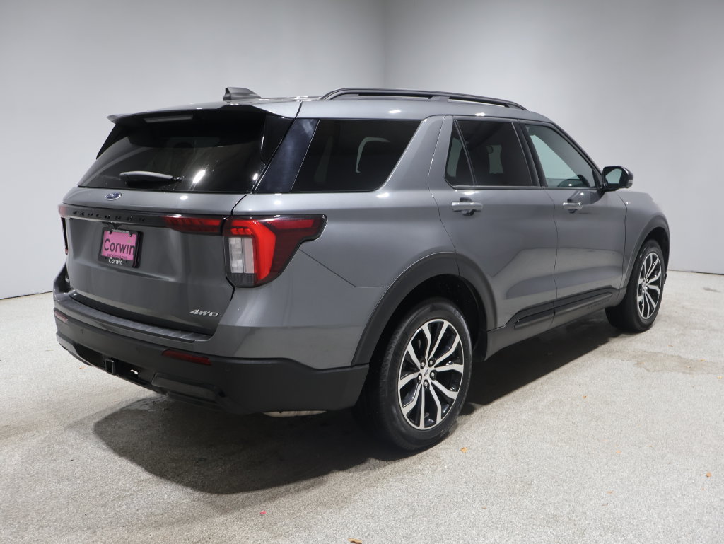 Used 2025 Ford Explorer ST-Line AWD/4WD image 2