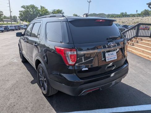 Used 2017 Ford Explorer XLT w/ Equipment Group 202A FWD image 4