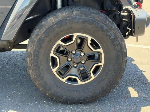 Used 2016 Jeep Wrangler Unlimited Rubicon AWD/4WD image 9