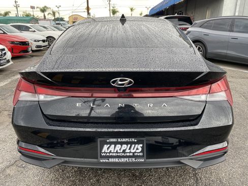 Used 2023 Hyundai Elantra SEL w/ Convenience Package FWD image 11