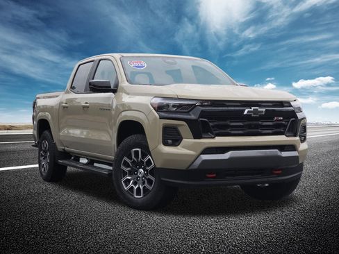 Used 2023 Chevrolet Colorado Z71 w/ Z71 Convenience Package 2 image 2