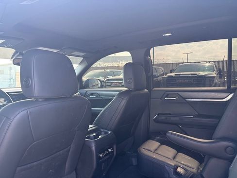 Used 2025 GMC Acadia Elevation FWD image 9