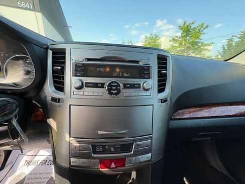 Used 2011 Subaru Outback 2.5i Limited w/ PWR Moonroof Pkg AWD/4WD image 15
