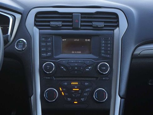 Used 2018 Ford Fusion S image 19