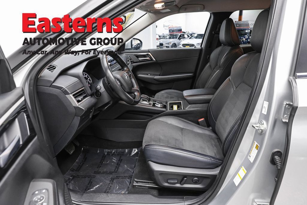 Used 2024 Mitsubishi Outlander SE FWD image 14