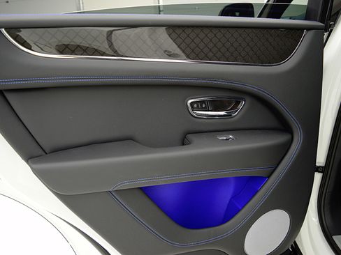 New 2025 Bentley Bentayga image 43