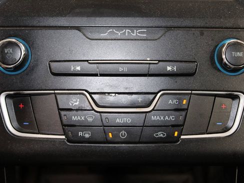 Used 2020 Ford Fusion SE image 32