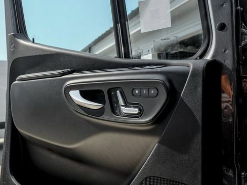 Used 2025 Mercedes-Benz Sprinter 2500 image 13