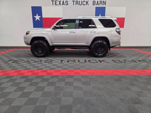 Used 2017 Toyota 4Runner SR5 image 1