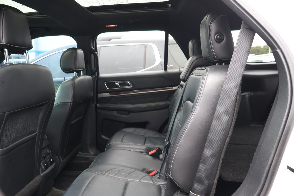 Used 2016 Ford Explorer Platinum AWD/4WD image 32
