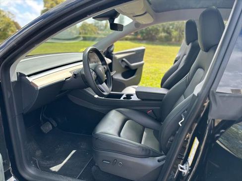 Used 2023 Tesla Model Y Long Range image 13