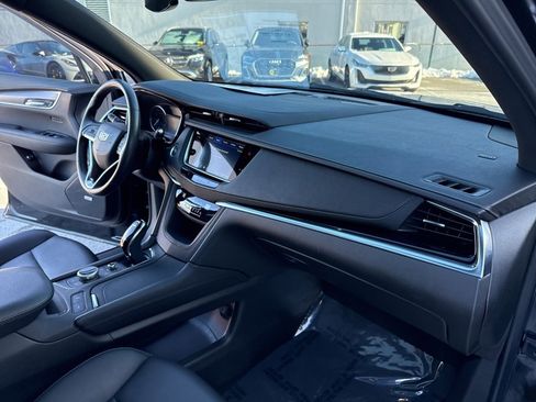 Used 2024 Cadillac XT6 Luxury image 37