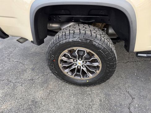 Used 2021 Chevrolet Colorado ZR2 image 28