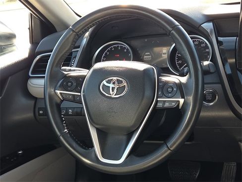 Used 2022 Toyota Camry XLE image 13