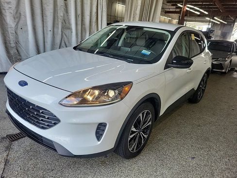 Used 2022 Ford Escape SE w/ SE Sport Appearance Package FWD image 14
