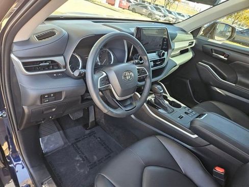 Used 2024 Toyota Highlander LE image 15