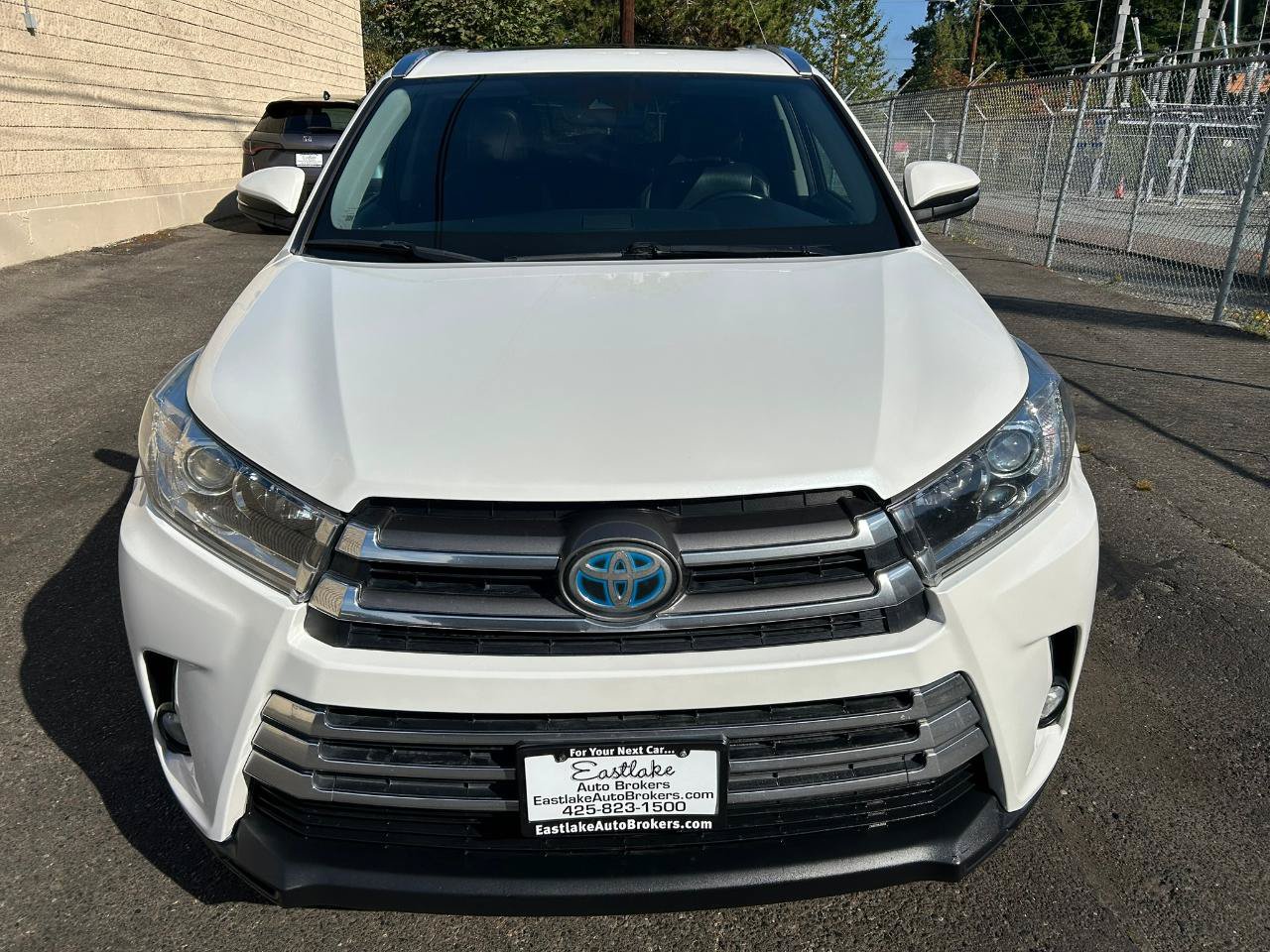 Used 2018 Toyota Highlander Limited AWD/4WD image 2