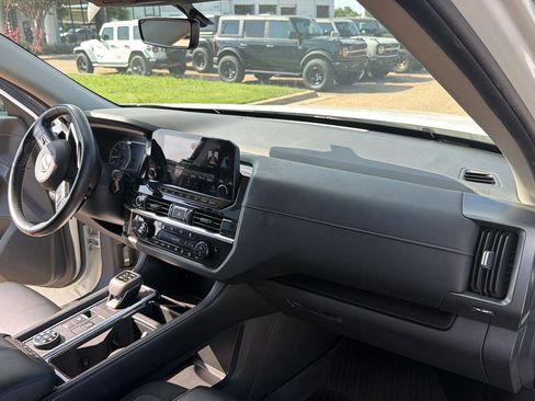 Used 2023 Nissan Pathfinder SL AWD/4WD image 20