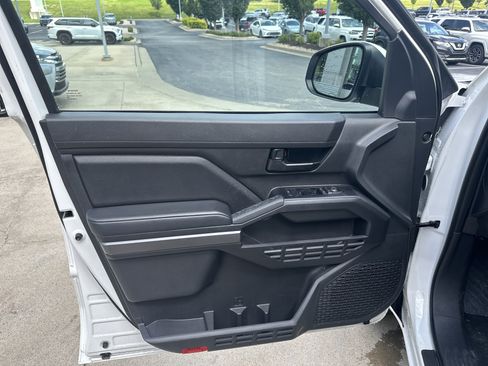 Certified 2025 Toyota Tacoma SR5 AWD/4WD image 13