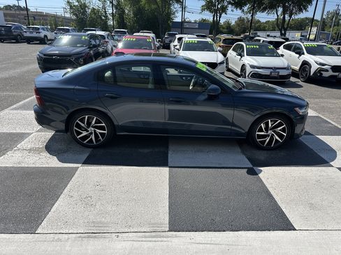 Used 2019 Volvo S60 T6 Momentum image 3