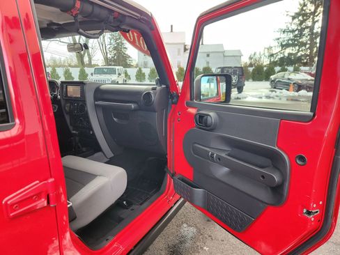 Used 2010 Jeep Wrangler Unlimited Rubicon w/ Trailer Tow Group image 34