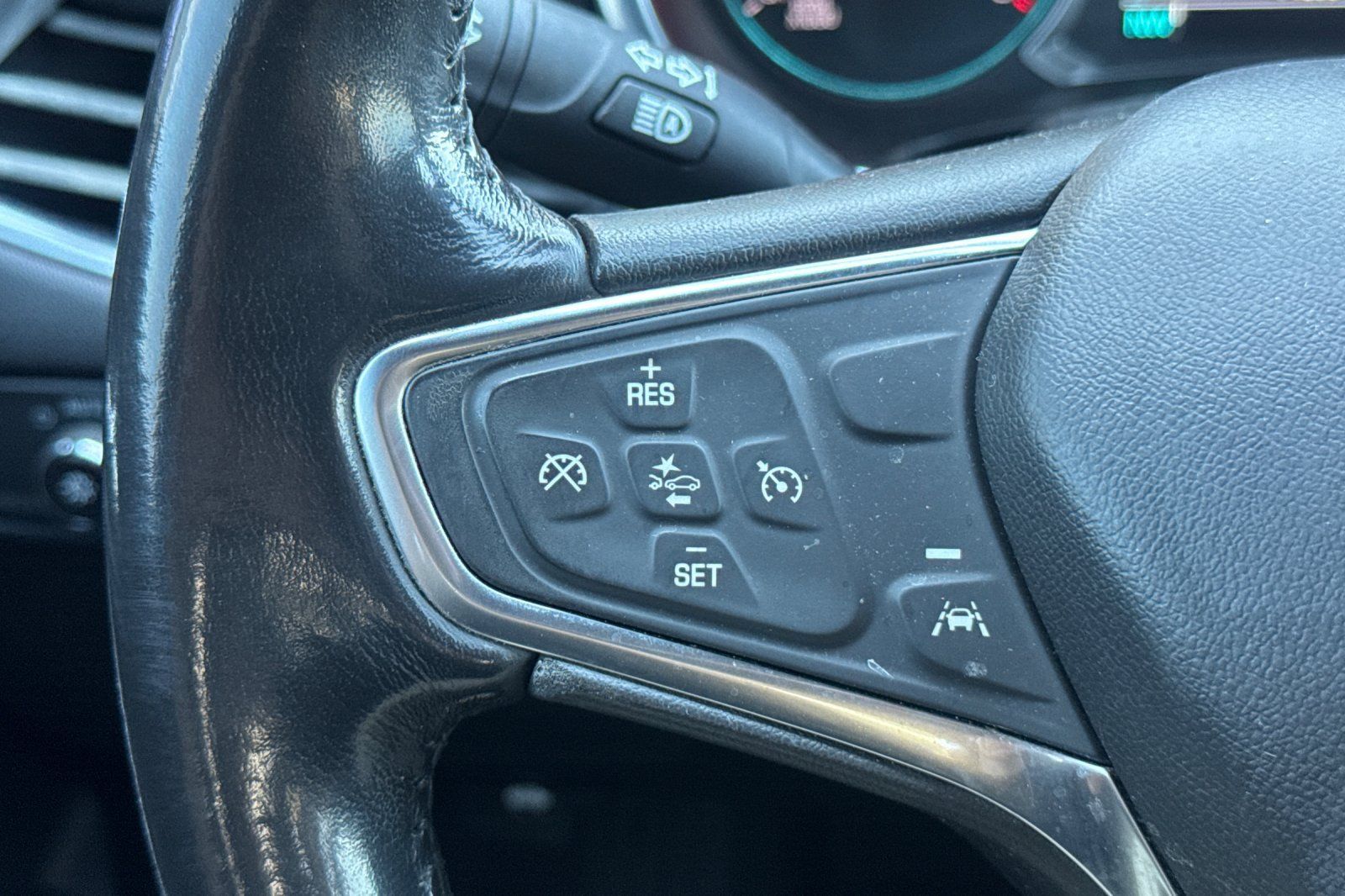 Used 2018 Chevrolet Malibu LT w/ Leather Package FWD image 35