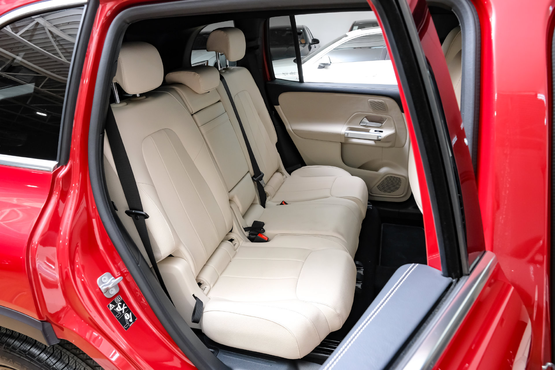 Used 2026 Mercedes-Benz GLB 250 w/ Exclusive Package image 34