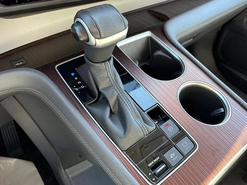 Used 2022 Toyota Sienna XLE image 17