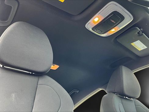 Used 2025 Hyundai Elantra Sport image 28