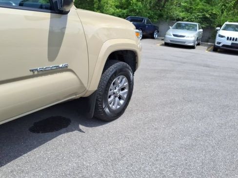 Used 2017 Toyota Tacoma SR5 w/ Tow Package AWD/4WD image 11