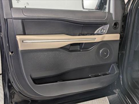 Used 2023 Ford Expedition Limited image 12