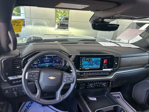 Used 2025 Chevrolet Silverado 2500 High Country w/ High Country Premium Package AWD/4WD image 14