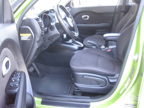 Used 2016 Kia Soul FWD image 21