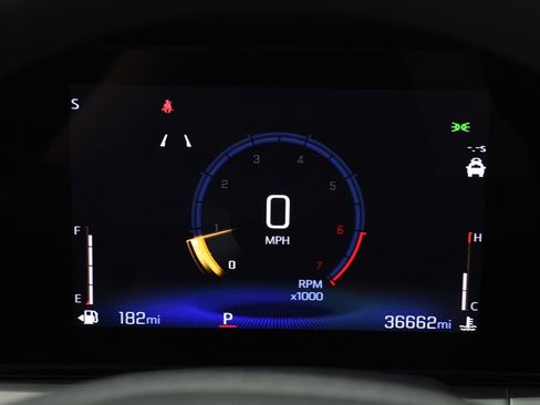 Used 2025 Chevrolet Trax LT FWD image 13