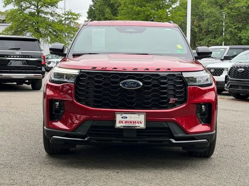 Used 2025 Ford Explorer ST AWD/4WD image 2