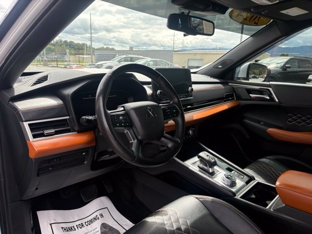 Used 2024 Mitsubishi Outlander SEL AWD/4WD image 3