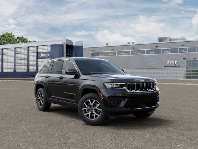 New 2027 Jeep Grand Cherokee Laredo RWD image 5