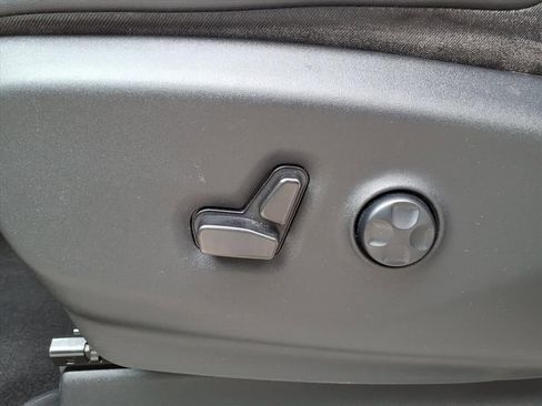 Used 2024 Chrysler Pacifica Touring-L image 15