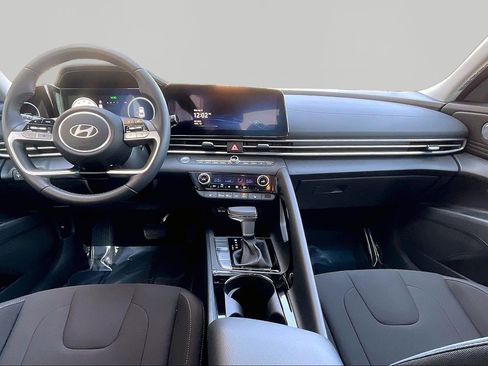 Used 2025 Hyundai Elantra SEL image 7