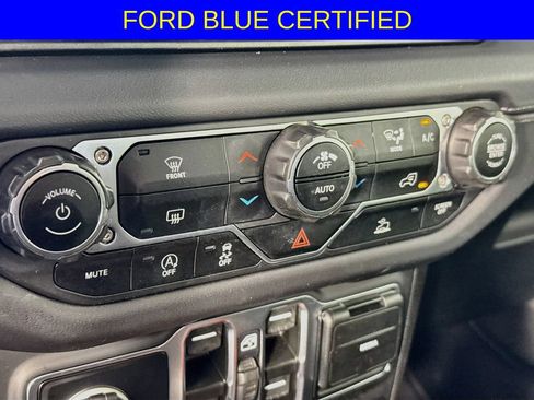 Used 2025 Jeep Wrangler Unlimited Rubicon AWD/4WD image 18