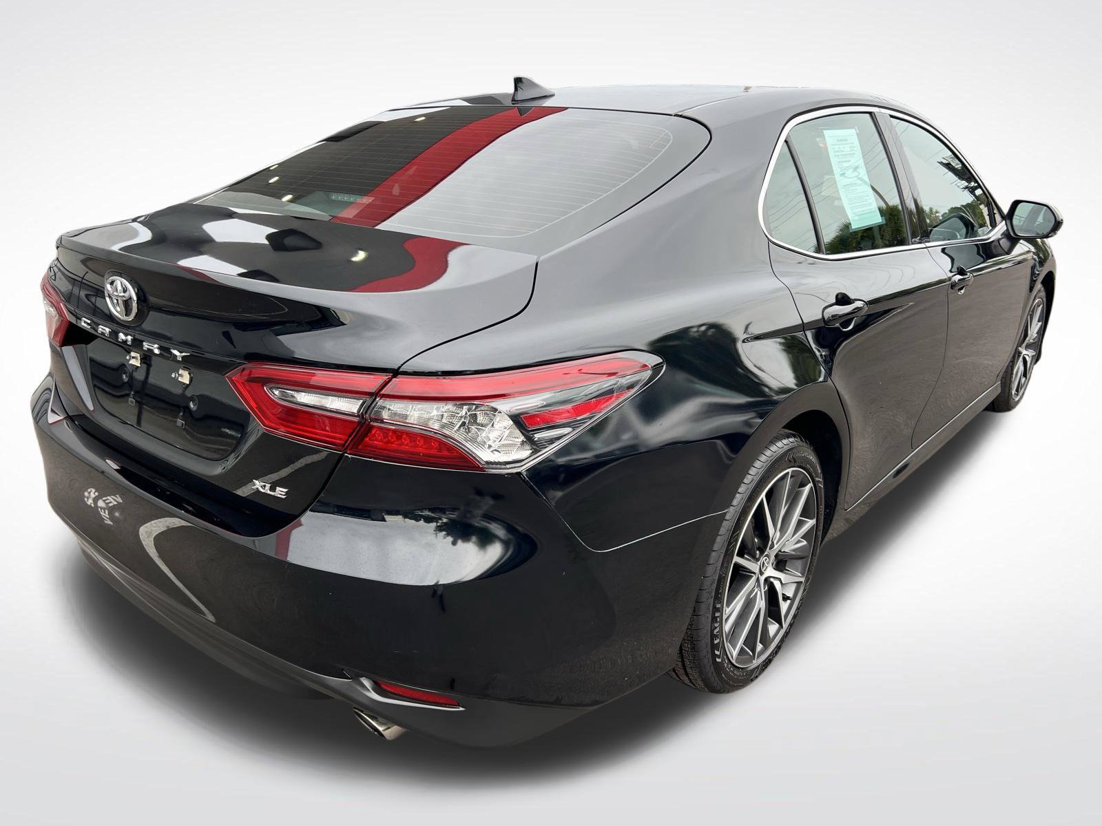Used 2021 Toyota Camry XLE FWD image 7