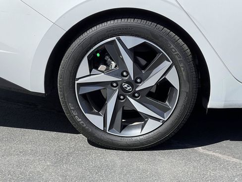Certified 2023 Hyundai Elantra Limited w/ Preferred Accessory Package FWD image 15