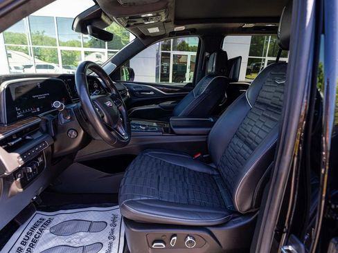 Used 2022 Cadillac Escalade Sport Platinum w/ LPO, ONYX Package AWD/4WD image 24