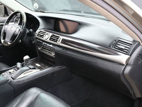 Used 2017 Lexus LS 460 AWD image 36