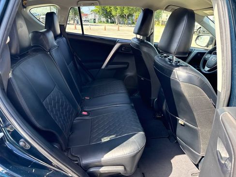 Used 2018 Toyota RAV4 LE FWD image 22
