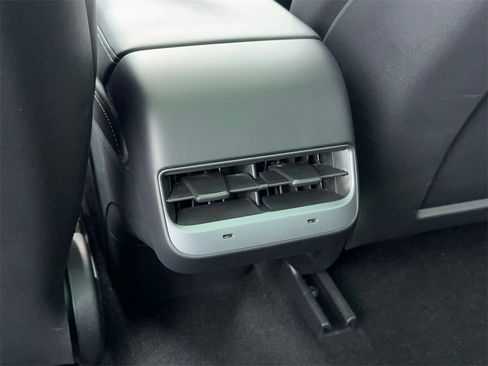 Used 2023 Tesla Model 3 Standard Range image 45