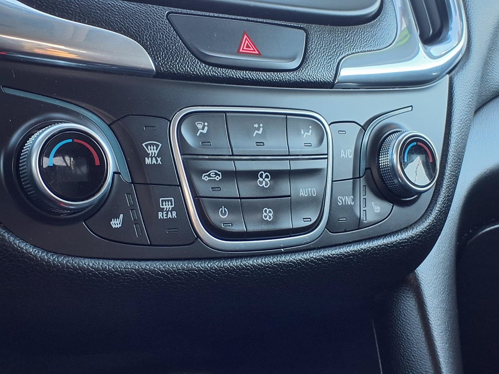 Used 2018 Chevrolet Equinox LT FWD image 12