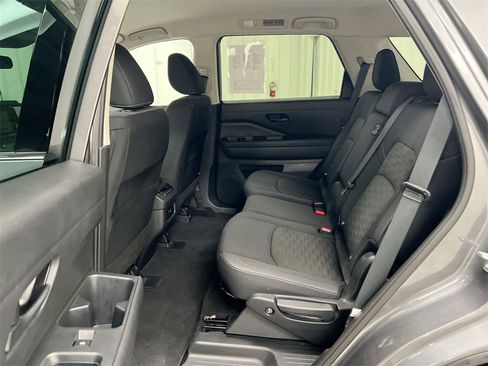 Used 2025 Nissan Pathfinder SV image 22