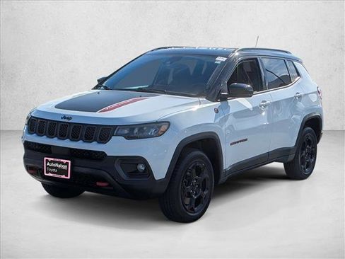 Used 2023 Jeep Compass Trailhawk image 3