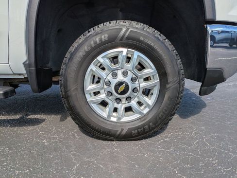 Used 2024 Chevrolet Silverado 2500 LT image 11